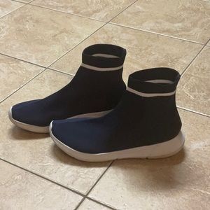 Bar lll Womens Levan Fabric Low Top Pull on navy white stripe size 9.5